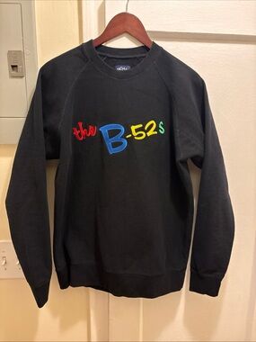 Men’s Noah NY Black 'The B-52s' Embroidered Logo Crewneck Sweater size Medium